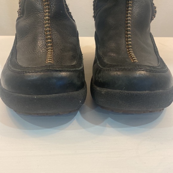 Women’s Blondo Canada Leather & Shearling Lined Back Laced Boots - Picture 7 of 14